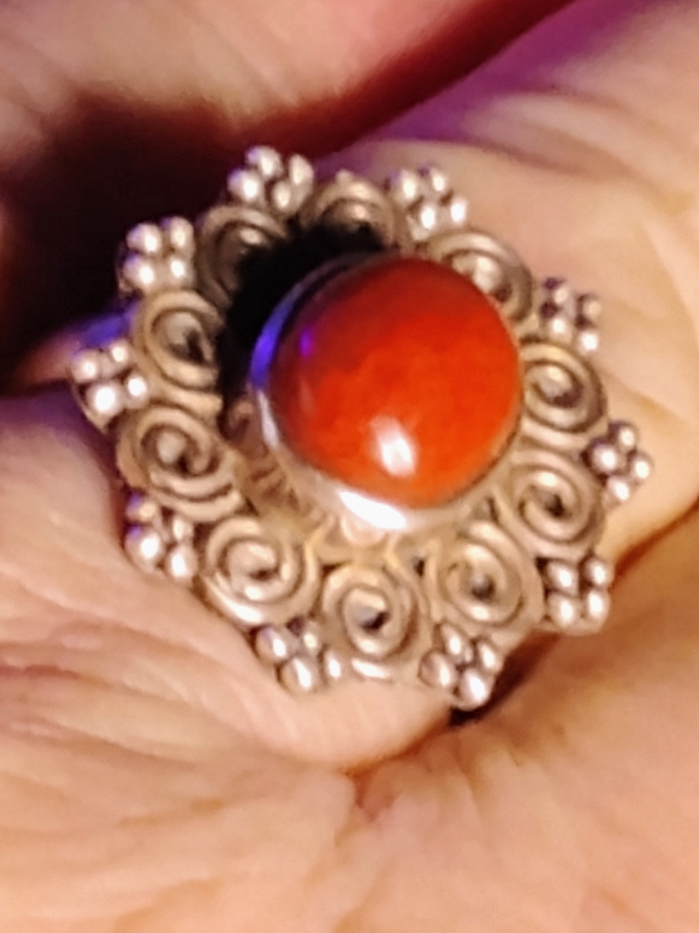 RICH, RED 📌JADE📌STERLING SILVER FLORAL RING. SIZE 10